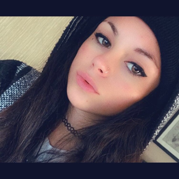 Meet your Posher, Savannah - Picture 1 of 2